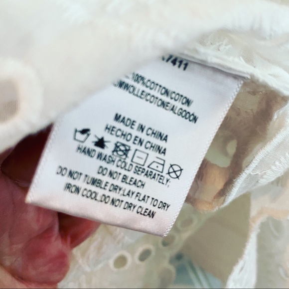 Stellah white eyelet top SIZE XS - Picture 8 of 9